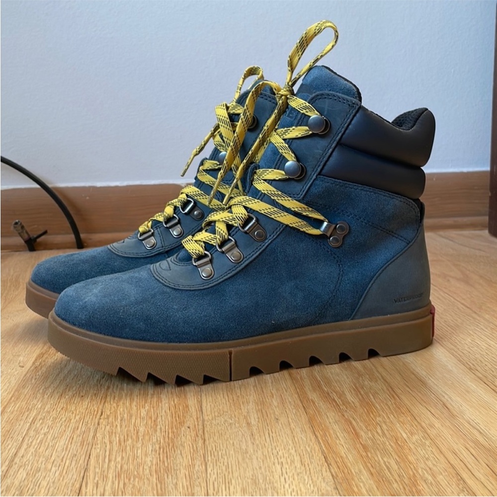 NWT Sorel Blue Suede Waterproof Booties